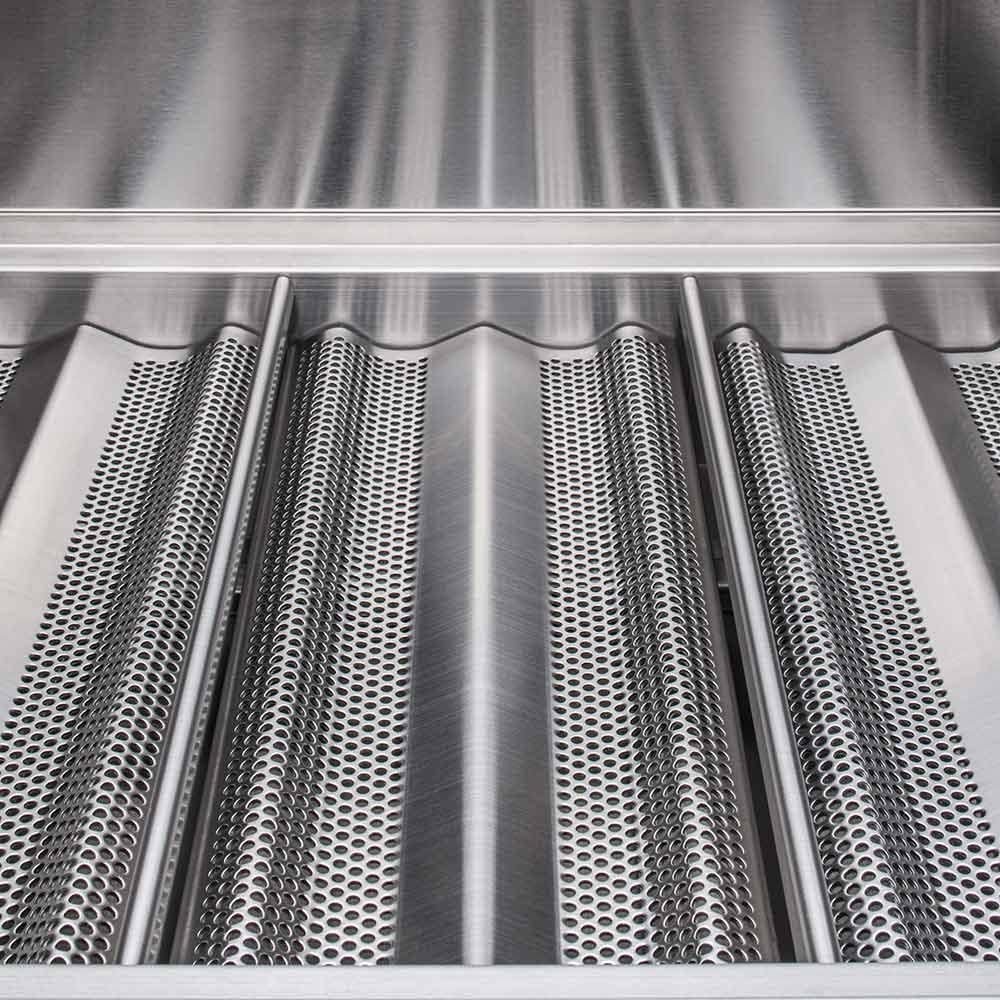 Alternative view of Blaze 32 In. 4 Burner Prelude LBM Gas Grill